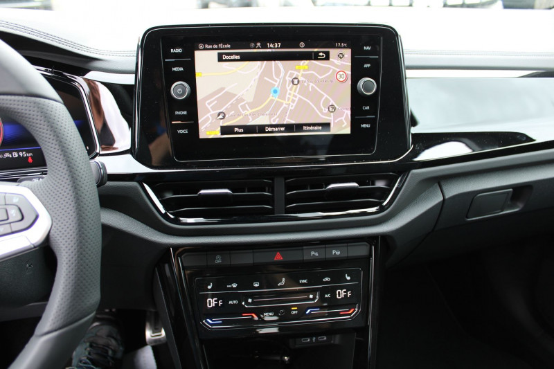 Photo 14 de l'offre de VOLKSWAGEN T-ROC 2L TDI 150 CV R-LINE DSG7 BOITE AUTO CAMÃRA GPS USB FULL LEDS MI CUIR JANTES 18 à 37900€ chez Bougel transactions