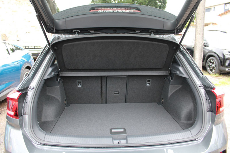 Photo 6 de l'offre de VOLKSWAGEN T-ROC 2L TDI 150 CV R-LINE DSG7 BOITE AUTO CAMÃRA GPS USB FULL LEDS MI CUIR JANTES 18 à 37900€ chez Bougel transactions