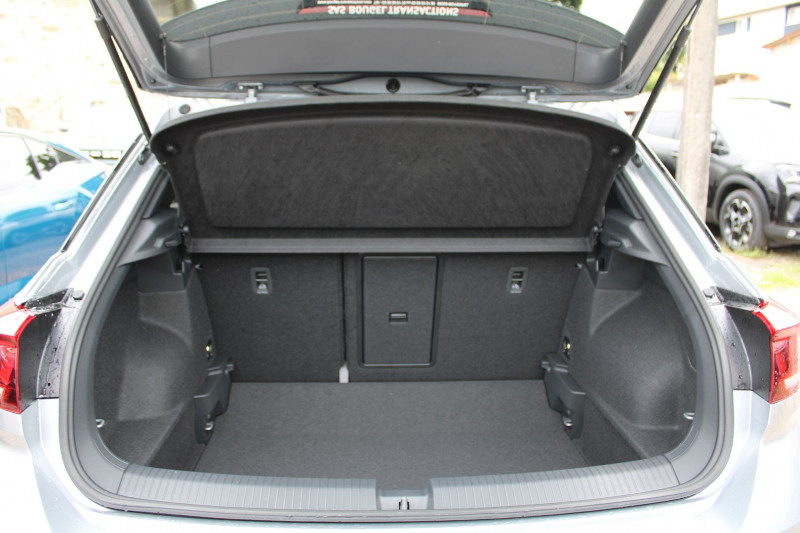 Photo 6 de l'offre de VOLKSWAGEN T-ROC 2L TDI 150 CV R-LINE DSG7 BOITE AUTO CAMÃRA GPS USB FULL LEDS MI CUIR JANTES 18 à 37900€ chez Bougel transactions