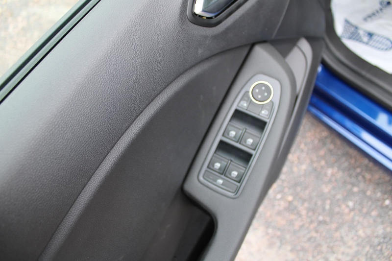 Photo 8 de l'offre de RENAULT CLIO VI EVOLUTION DIESEL BLUEDCI 100 CV BOITE 6V CAMÃRA USB GPS LINK BLUETOOTH FULL LEDS à 20900€ chez Bougel transactions