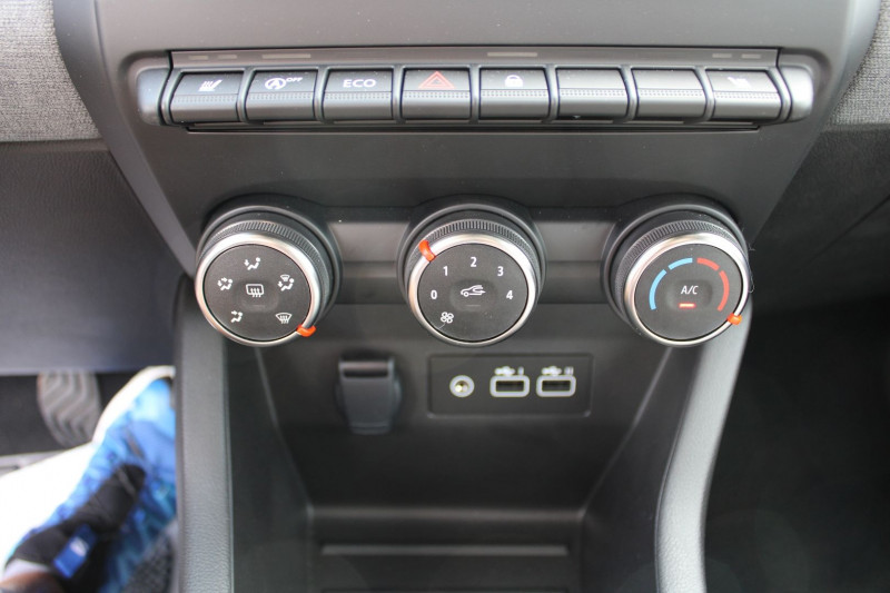 Photo 14 de l'offre de RENAULT CLIO VI EVOLUTION DIESEL BLUEDCI 100 CV BOITE 6V CAMÃRA USB GPS LINK BLUETOOTH FULL LEDS à 20900€ chez Bougel transactions