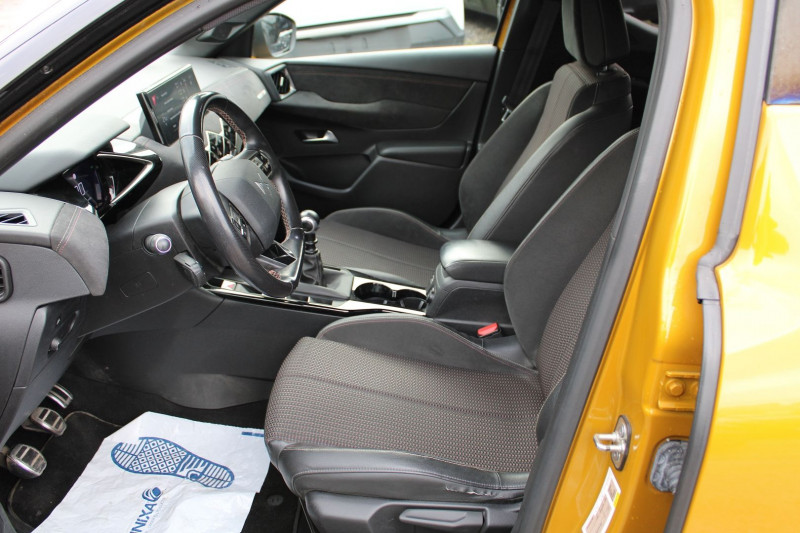 Photo 9 de l'offre de DS DS3 CROSSBACK PERFORMANCE LINE BLUE HDI 100 CV GPS 3D CAMÃRA MP3 USB JA 18 I-COKPIT RÃGULATEUR à 13990€ chez Bougel transactions