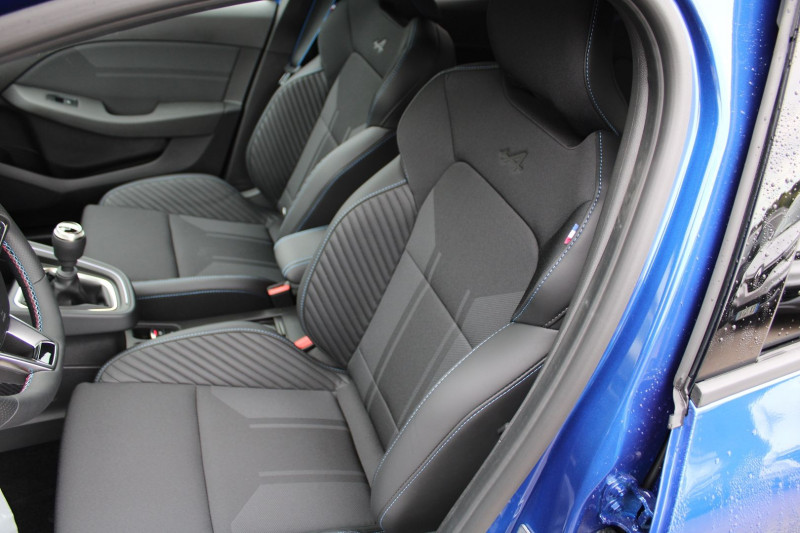 Photo 7 de l'offre de RENAULT CLIO VI ESPRIT ALPINE TCE 90 CV GPS 3D CAMÃRA MP3 USB JA 17 I-COKPIT FULL LED RÃGULATEUR à 21990€ chez Bougel transactions