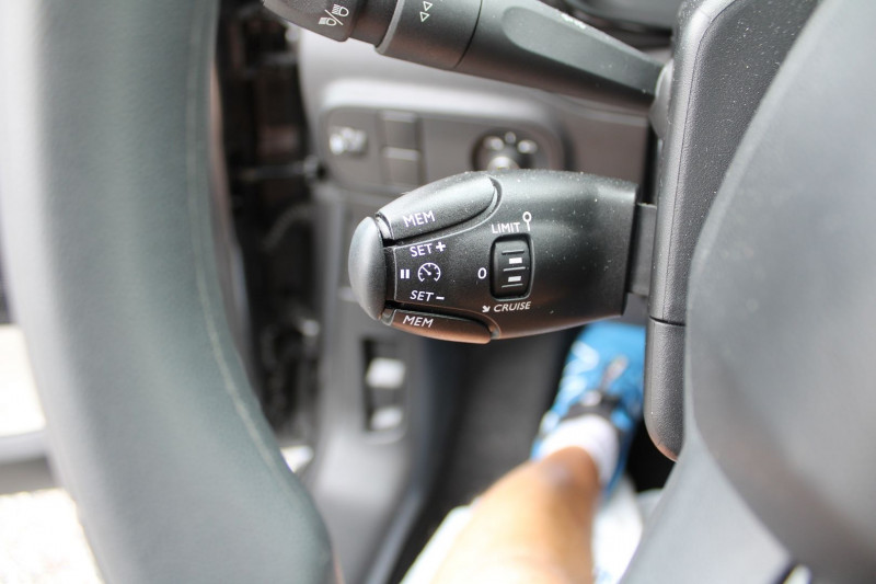 Photo 12 de l'offre de CITROEN C3 PHASE 4 C-SERIES BLUE HDI 100 CV GPS MIROR LINK FULL LED USB RADAR BLUETOOTH RÃGULATEUR à 15990€ chez Bougel transactions