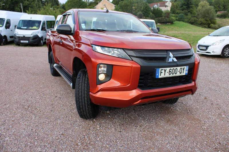 Mitsubishi L200 III 2L2 DI-D 150 CV "4X4" CLIM USB VT ATTELAGE MARCHE PIEDS BLOCAGE RIDEAU DE BENNNE Diesel ORANGE SUNFLARE Occasion à vendre