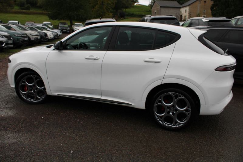 Photo 6 de l'offre de ALFA ROMEO TONALE 1L5 HYBRID 160 TRIBUTO ITALIANO AT7 CAMÃRA GRAND GPS CUIR FULL LEDS JA 20 ABS à 31500€ chez Bougel transactions