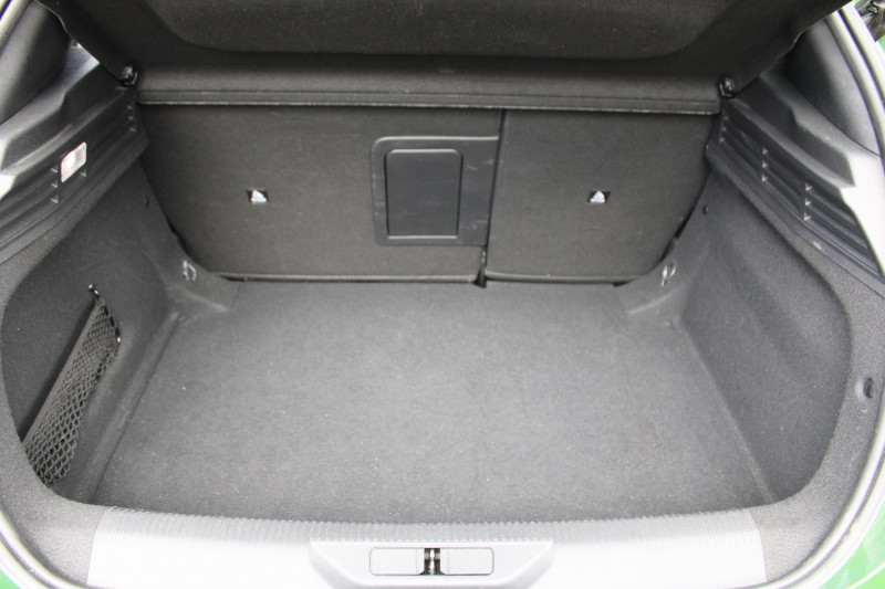 Photo 9 de l'offre de PEUGEOT 308 PHASE 4 BLUE HDI 130 CV GT CAMÃRA GPS 3D RE USB JA 18 I-COKPIT FULL LED BOITE AUTO EAT-8 à 24990€ chez Bougel transactions