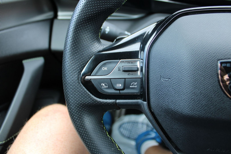 Photo 13 de l'offre de PEUGEOT 308 PHASE 4 BLUE HDI 130 CV GT CAMÃRA GPS 3D RE USB JA 18 I-COKPIT FULL LED BOITE AUTO EAT-8 à 24990€ chez Bougel transactions