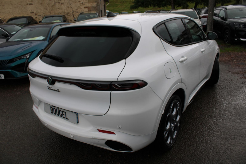 Photo 5 de l'offre de ALFA ROMEO TONALE 1L5 HYBRID 160 TRIBUTO ITALIANO AT7 CAMÃRA GRAND GPS CUIR FULL LEDS JA 20 ABS à 31500€ chez Bougel transactions