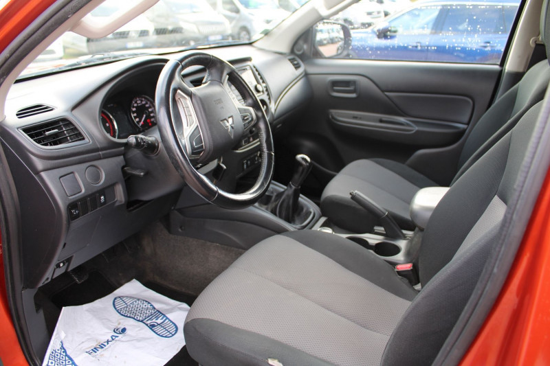 Photo 5 de l'offre de MITSUBISHI L200 III 2L2 DI-D 150 CV "4X4" CLIM USB VT ATTELAGE MARCHE PIEDS BLOCAGE RIDEAU DE BENNNE à 24990€ chez Bougel transactions