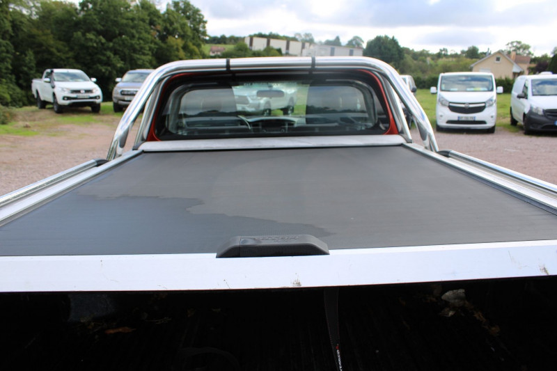 Photo 10 de l'offre de MITSUBISHI L200 III 2L2 DI-D 150 CV "4X4" CLIM USB VT ATTELAGE MARCHE PIEDS BLOCAGE RIDEAU DE BENNNE à 24990€ chez Bougel transactions