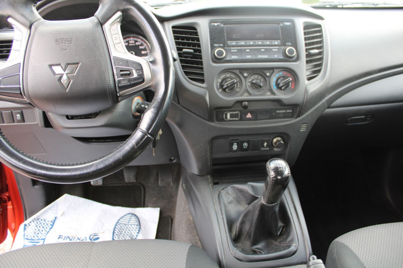 Photo 7 de l'offre de MITSUBISHI L200 III 2L2 DI-D 150 CV "4X4" CLIM USB VT ATTELAGE MARCHE PIEDS BLOCAGE RIDEAU DE BENNNE à 24990€ chez Bougel transactions