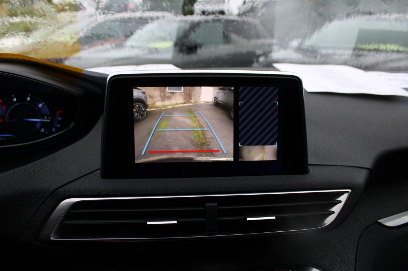 Photo 14 de l'offre de PEUGEOT 3008 III 1L6 HDI 120 CV ALLURE GPS 3D CAMÃRA I-COKPIT TOIT PANO JA 18 USB MP3 RÃGULATEUR à 15900€ chez Bougel transactions