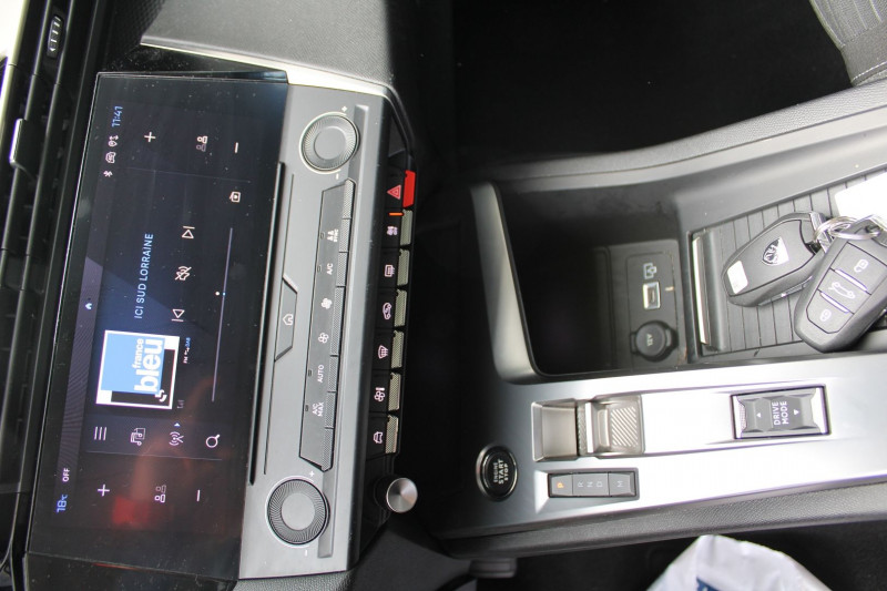 Photo 7 de l'offre de PEUGEOT 308 PHASE 4 ACTIVE PACK BLUE HDI 130 CV GPS CARPLAY RE USB JA 16 RÃGULATEUR BOITE AUTO EAT-8 à 25900€ chez Bougel transactions