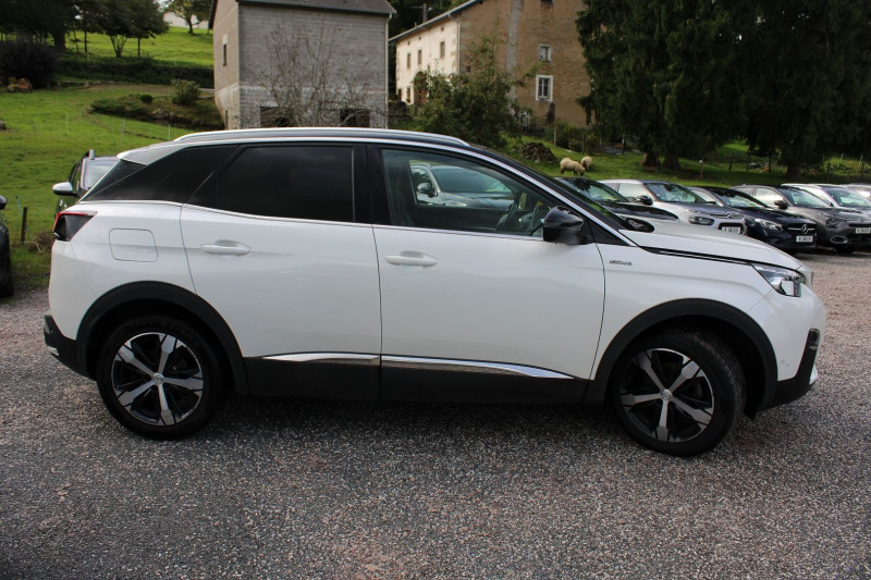 Photo 2 de l'offre de PEUGEOT 3008 III 1L5 BLUEHDI 130 CV GT LINE SPORT BICOLOR TOIT PANO FULL LEDS CAMÃRA 360  GPS 3D à 18900€ chez Bougel transactions