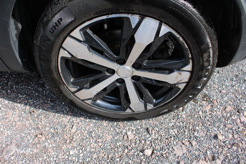 Photo 8 de l'offre de PEUGEOT 3008 III 1L5 BLUEHDI 130 CV GT LINE SPORT BICOLOR TOIT PANO FULL LEDS CAMÃRA 360  GPS 3D à 18900€ chez Bougel transactions