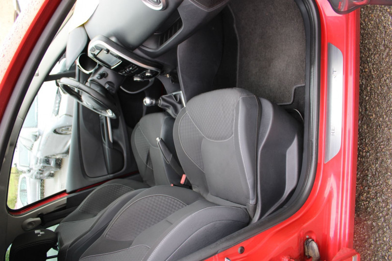 Photo 11 de l'offre de RENAULT CLIO 4 GT-LINE 1L5 DCI 90 CV GPS 3D CLIM AUDIO MP3 USB JA 17 RADAR BLUETOOTH RÃGULATEUR à 10500€ chez Bougel transactions