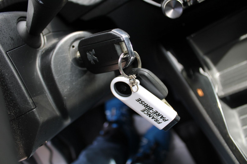 Photo 17 de l'offre de PEUGEOT 2008 III STYLE 130 CV ESSENCE GPS MIROR LINK CAMÃRA AUDIO USB JA 16 BLUETOOTH RÃGULATEUR à 12990€ chez Bougel transactions
