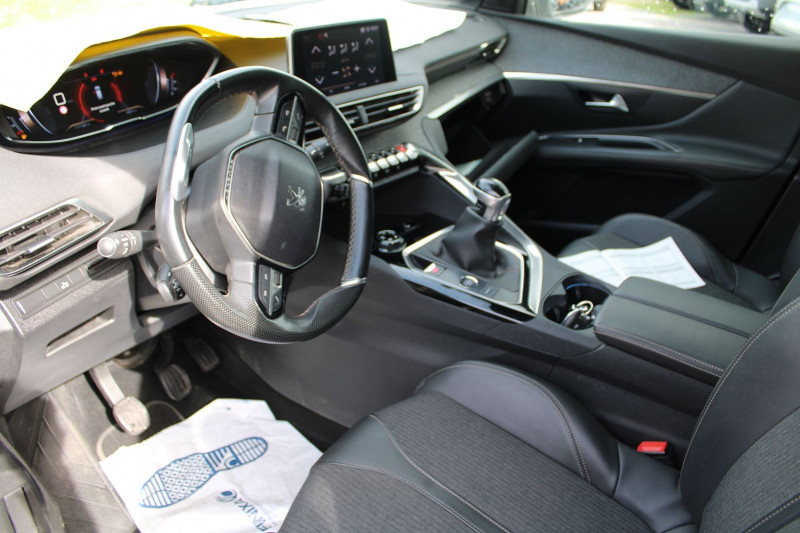 Photo 5 de l'offre de PEUGEOT 3008 III 1L5 BLUEHDI 130 CV GT LINE SPORT BICOLOR TOIT PANO FULL LEDS CAMÃRA 360  GPS 3D à 18900€ chez Bougel transactions