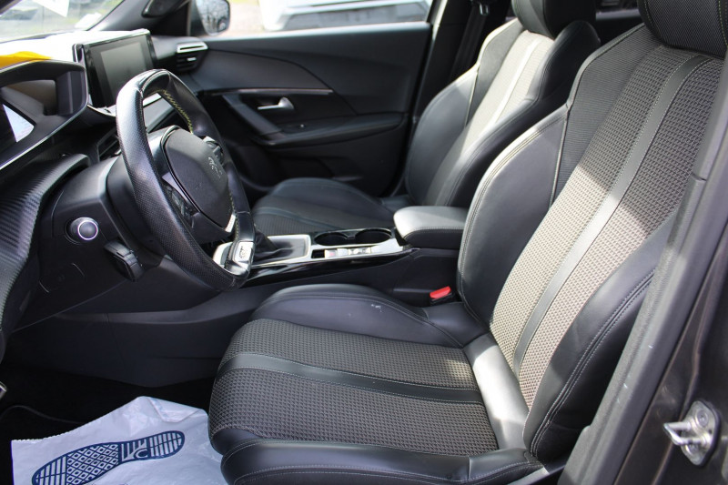 Photo 8 de l'offre de PEUGEOT 2008 III GT-LINE 130 CV USB GPS 3D CAMÃRA RE JA 17 TOIT PANO FULL LED I-COKPIT PACK HIVER à 12990€ chez Bougel transactions