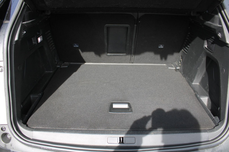 Photo 10 de l'offre de PEUGEOT 3008 III 1L5 BLUEHDI 130 CV GT LINE SPORT BICOLOR TOIT PANO FULL LEDS CAMÃRA 360  GPS 3D à 18900€ chez Bougel transactions