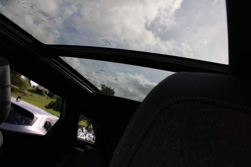 Photo 19 de l'offre de PEUGEOT 3008 III 1L5 BLUEHDI 130 CV GT LINE SPORT BICOLOR TOIT PANO FULL LEDS CAMÃRA 360  GPS 3D à 18900€ chez Bougel transactions