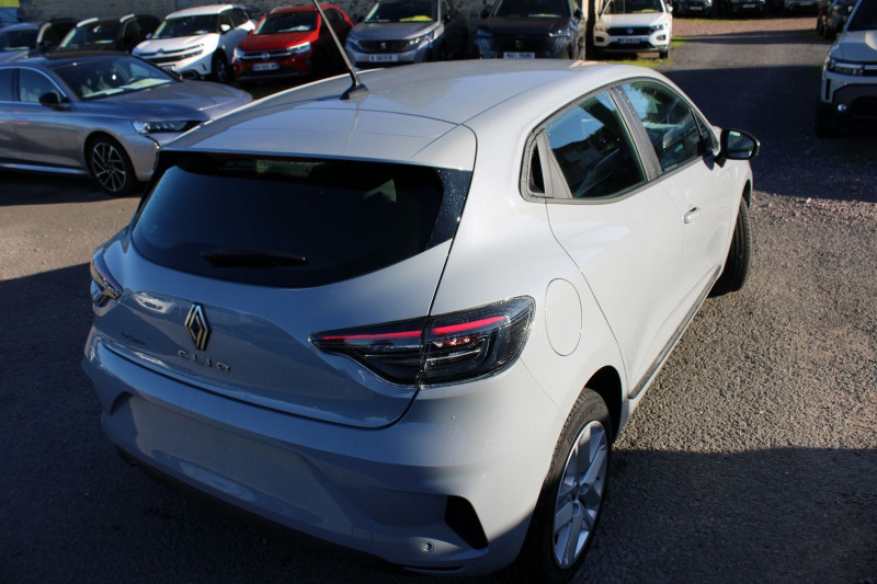 Photo 3 de l'offre de RENAULT CLIO VI BLUE DCI 100 CV EVOLUTION GPS 3D CAMÃRA I-COKPIT CLIM RE FULL LED USB RÃGULATEUR à 20900€ chez Bougel transactions