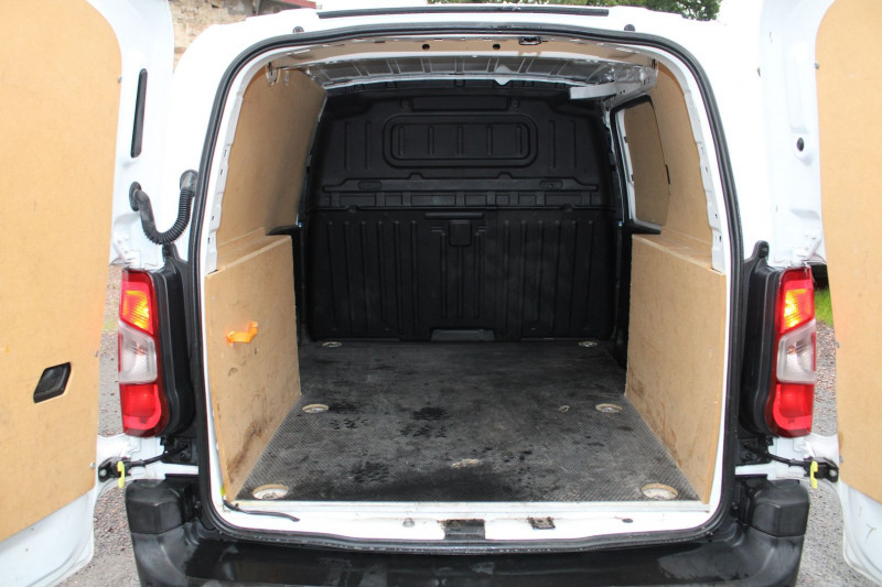 Photo 6 de l'offre de PEUGEOT PARTNER 4 AFFAIRE BLUE HDI 100 CV PREMIUM CLIM GPS 3D CAMÃRA BLUETOOTH ATTELAGE RÃGULATEUR à 12500€ chez Bougel transactions