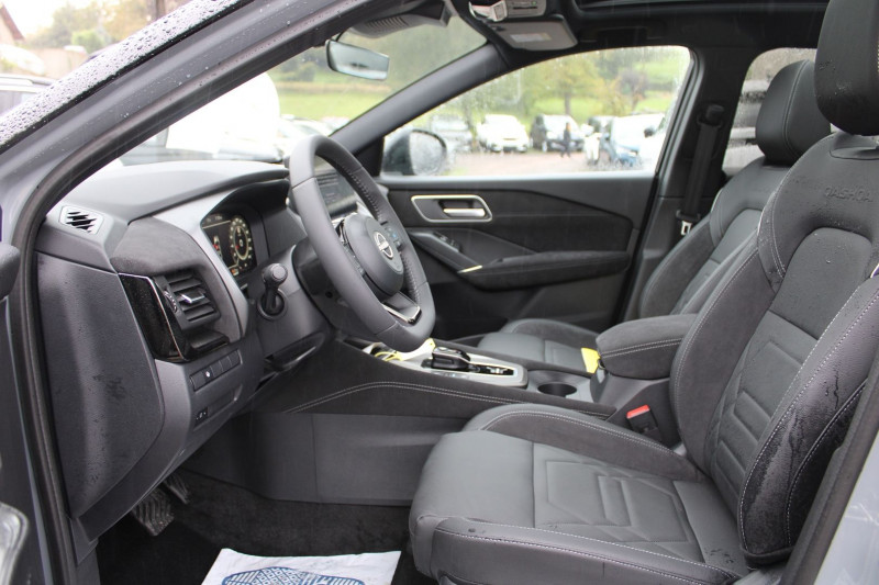 Photo 8 de l'offre de NISSAN QASHQAI VI N-DESIGN E-POWER 190 CV HYBRIDE GPS 3D I-COKPIT TOIT PANO JA 20 BOITE AUTO CVT à 36500€ chez Bougel transactions