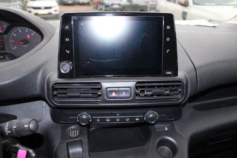 Photo 10 de l'offre de PEUGEOT PARTNER 4 AFFAIRE BLUE HDI 100 CV PREMIUM CLIM GPS 3D CAMÃRA BLUETOOTH ATTELAGE RÃGULATEUR à 12500€ chez Bougel transactions