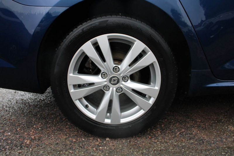 Photo 8 de l'offre de RENAULT TALISMAN 1L6 DCI 130 CV ENERGY ZEN GPS 3D CAMÃRA USB JA 17 ATTELAGE RÃGULATEUR BLUETOOTH à 9990€ chez Bougel transactions