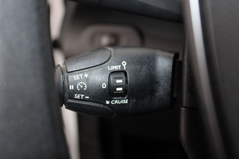 Photo 13 de l'offre de PEUGEOT PARTNER 4 AFFAIRE BLUE HDI 100 CV PREMIUM CLIM GPS 3D CAMÃRA BLUETOOTH ATTELAGE RÃGULATEUR à 12500€ chez Bougel transactions