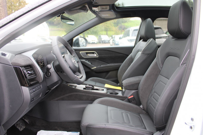 Photo 8 de l'offre de NISSAN QASHQAI VI N-DESIGN E-POWER 190 CV HYBRIDE GPS 3D I-COKPIT TOIT PANO JA 20 BOITE AUTO CVT à 36500€ chez Bougel transactions