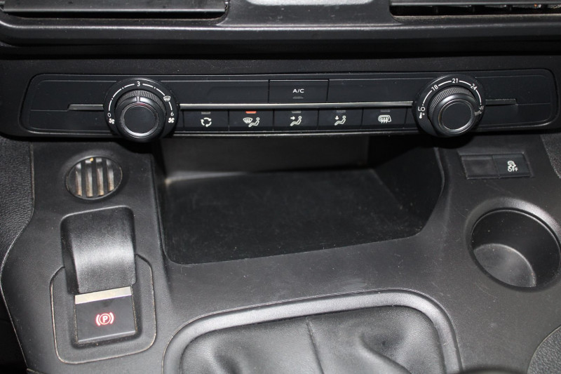 Photo 15 de l'offre de PEUGEOT PARTNER 4 AFFAIRE BLUE HDI 100 CV PREMIUM CLIM GPS 3D CAMÃRA BLUETOOTH ATTELAGE RÃGULATEUR à 12500€ chez Bougel transactions