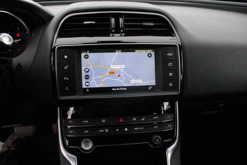 Photo 12 de l'offre de JAGUAR XE 2.0D 180CH R-SPORT à 16500€ chez Bougel transactions