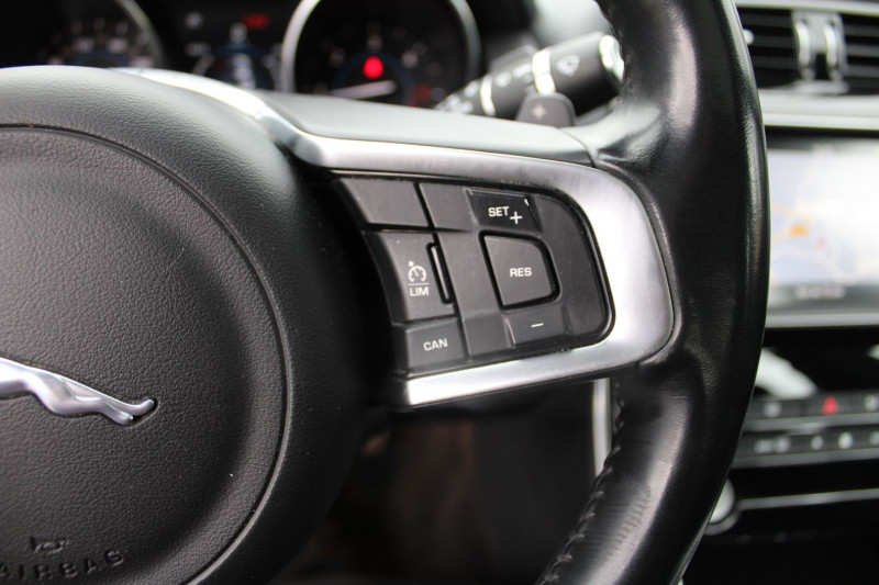 Photo 11 de l'offre de JAGUAR XE 2.0D 180CH R-SPORT à 16500€ chez Bougel transactions