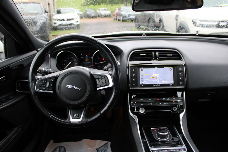 Photo 9 de l'offre de JAGUAR XE 2.0D 180CH R-SPORT à 16500€ chez Bougel transactions