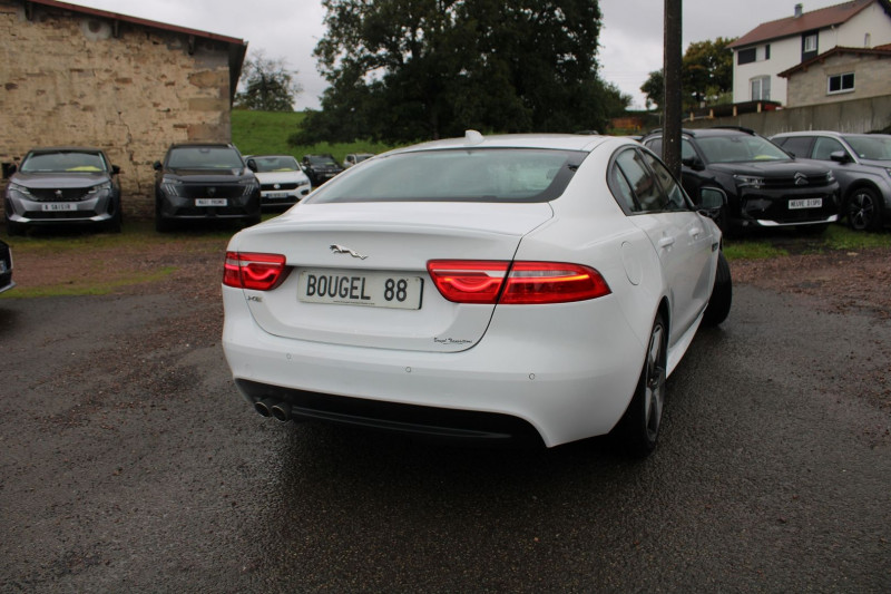 Photo 2 de l'offre de JAGUAR XE 2.0D 180CH R-SPORT à 16500€ chez Bougel transactions