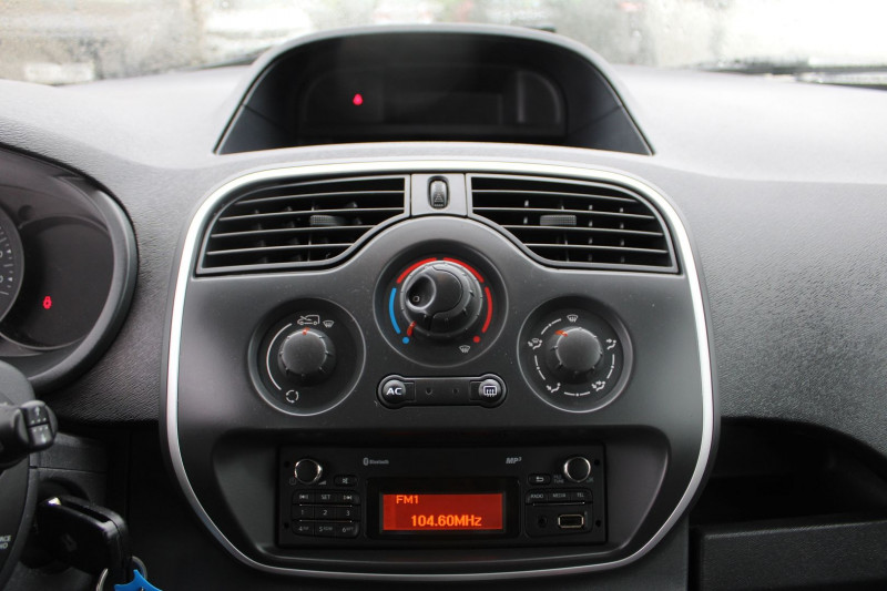 Photo 11 de l'offre de RENAULT KANGOO III 1L2 TCE 115 CV CONFORT CLIM BLUETOOTH AUDIO ABS FAMILY BOITE 6V  5 PLACES à 10990€ chez Bougel transactions