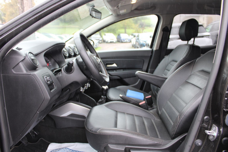 Photo 9 de l'offre de DACIA DUSTER 4 PRESTIGE BLUE DCI 115 CV "4X4" GPS 3D CAMÃRA 360Â° USB JA 17 ATTELAGE RÃGULATEUR à 19990€ chez Bougel transactions