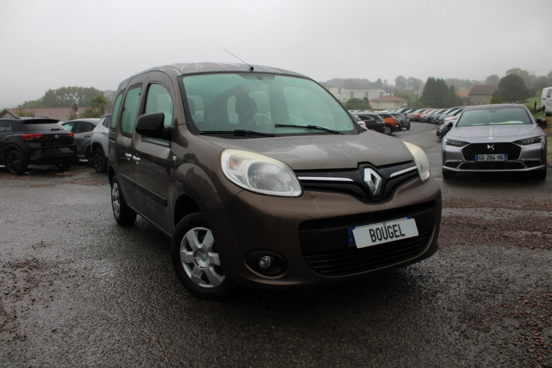 Photo Renault KANGOO III 1L2 TCE 115 CV CONFORT CLIM BLUETOOTH AUDIO ABS FAMILY BOITE 6V  5 PLACES Essence MARRON MÃTAL en vente chez Bougel transactions Renault KANGOO III 1L2 TCE 115 CV CONFORT CLIM BLUETOOTH AUDIO ABS FAMILY BOITE 6V  5 PLACES Essence MARRON MÃTAL Occasion à vendre