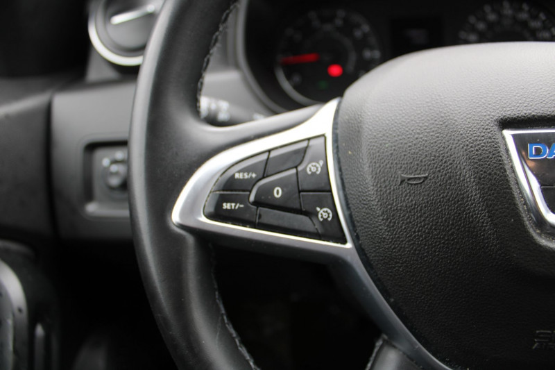 Photo 12 de l'offre de DACIA DUSTER III 1L5 BLUEDCI 115 CONFORT BOITE 6V CAMÃRA GPS 3D USB BLUETOOTH RÃGULATEUR CLIM ABS à 15200€ chez Bougel transactions