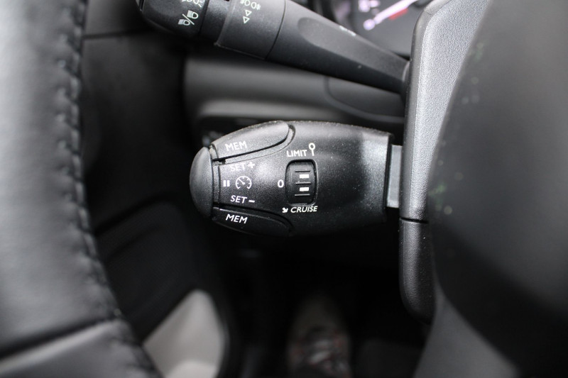 Photo 11 de l'offre de CITROEN C3 PHASE 4 SHINE 110 CV  GPS 3D CAMÃRA JA 16 AUDIO USB FULL LED RÃGULATEUR BOITE AUTO EAT-6 à 14500€ chez Bougel transactions