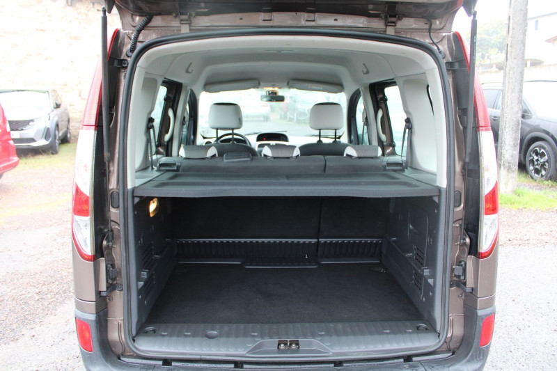 Photo 6 de l'offre de RENAULT KANGOO III 1L2 TCE 115 CV CONFORT CLIM BLUETOOTH AUDIO ABS FAMILY BOITE 6V  5 PLACES à 10990€ chez Bougel transactions