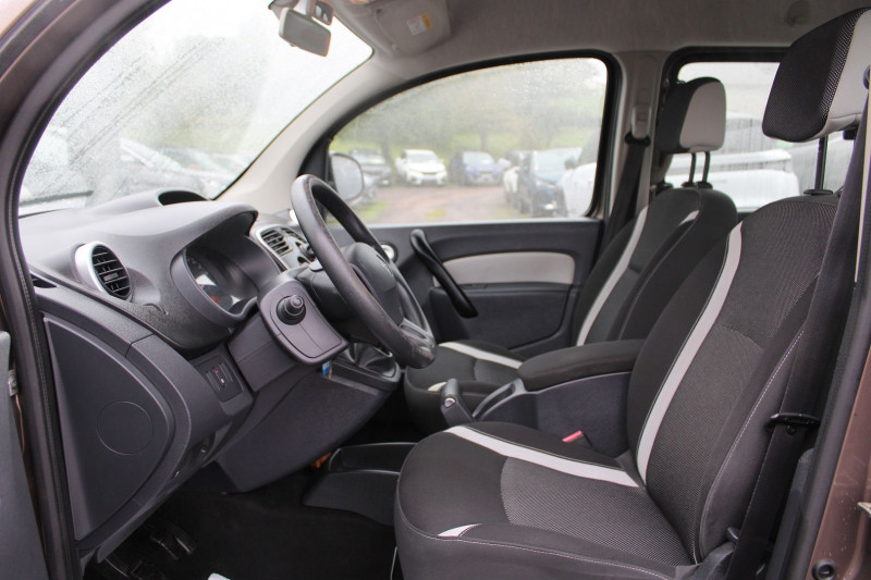 Photo 8 de l'offre de RENAULT KANGOO III 1L2 TCE 115 CV CONFORT CLIM BLUETOOTH AUDIO ABS FAMILY BOITE 6V  5 PLACES à 10990€ chez Bougel transactions