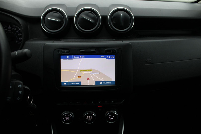 Photo 12 de l'offre de DACIA DUSTER 4 PRESTIGE BLUE DCI 115 CV "4X4" GPS 3D CAMÃRA 360Â° USB JA 17 ATTELAGE RÃGULATEUR à 19990€ chez Bougel transactions