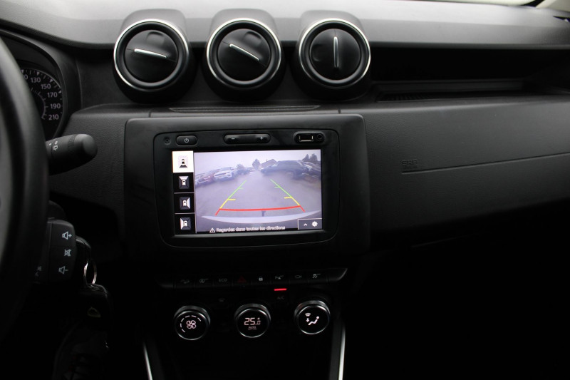 Photo 13 de l'offre de DACIA DUSTER 4 PRESTIGE BLUE DCI 115 CV "4X4" GPS 3D CAMÃRA 360Â° USB JA 17 ATTELAGE RÃGULATEUR à 19990€ chez Bougel transactions
