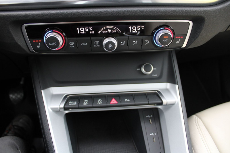Photo 18 de l'offre de AUDI Q3 SPORTBACK BUSINESS LINE 35 TFSI 150 CV GPS 3D CAMÃRA USB JA 18 PK HIVER FULL LED TOIT PANO à 29990€ chez Bougel transactions