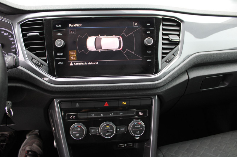 Photo 15 de l'offre de VOLKSWAGEN T-ROC IQ.DRIVE TDI 115 CV GPS 3D CLIM CAMÃRA USB PACK HIVER JA 17 BLUETOOTH RÃGULATEUR à 15900€ chez Bougel transactions