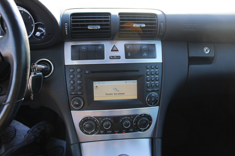 Photo 11 de l'offre de MERCEDES CLC COUPE SPORT 1L6 ESSENCE 130 CV GPS CLIM MP3 TOIT PANO JA 17 RADAR BLUETOOTH RÃGULATEUR à 11500€ chez Bougel transactions